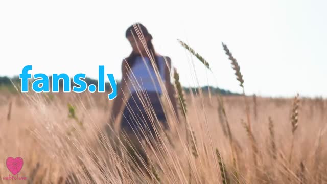 短裙美女小紧臀丁字裤推到一边