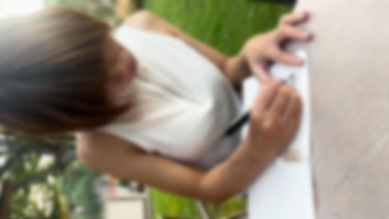 初露脸目标当漫画家的褐色肌肤18岁处女连投漫画家的年轻天才性经验为零_FC2_PPV_4501095