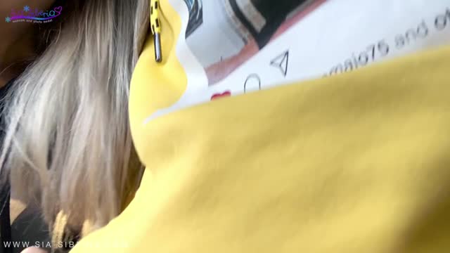 公路上的车里射精吞下精液