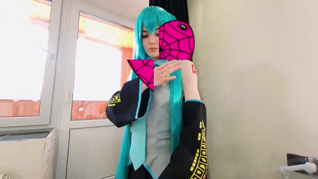 可爱的_Vocaloid_初音未来在演唱会后来拜访粉丝吸了他的