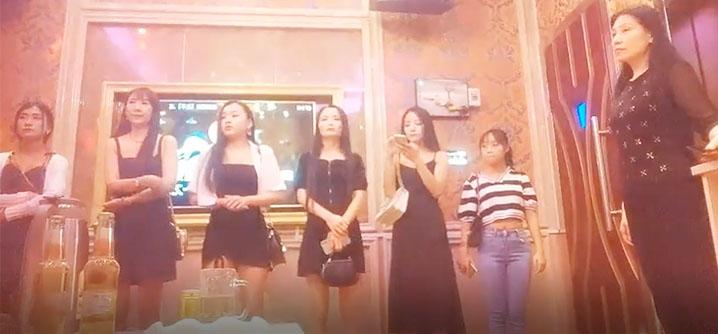 【歌厅探花陈先生】KTV淫乱4P大战，唱唱歌摸摸奶子一人一个开操