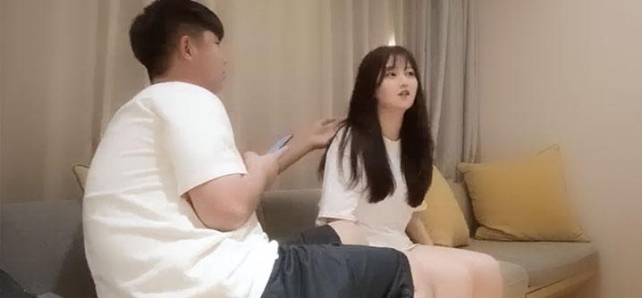 【小宝寻花】清纯的婴儿肥嫩极品嫩妹子，初恋般的感觉，刚下海很很生疏 下面还是紧的，年轻就是好啊，皮肤白皙又光滑