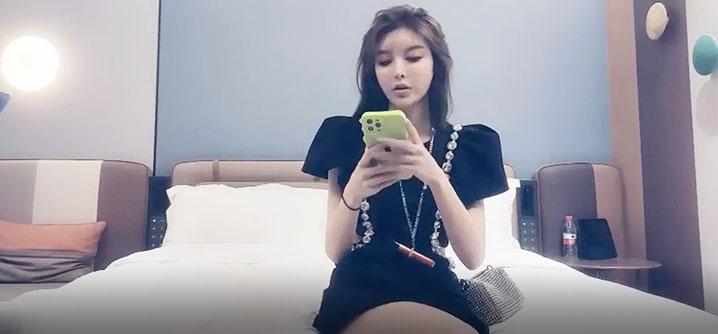 【赵总极品寻花】深夜高素质外围妹 苗条身材大长腿一天三炮 干的受不了按头口交