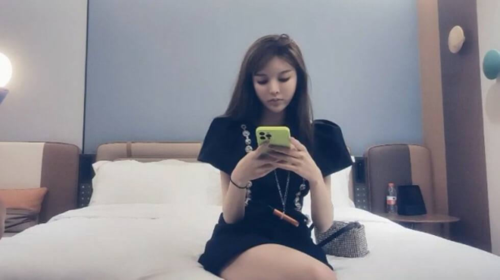 探花系列-都市名媛被干的淫叫不断 隔壁都能听见浪叫声。