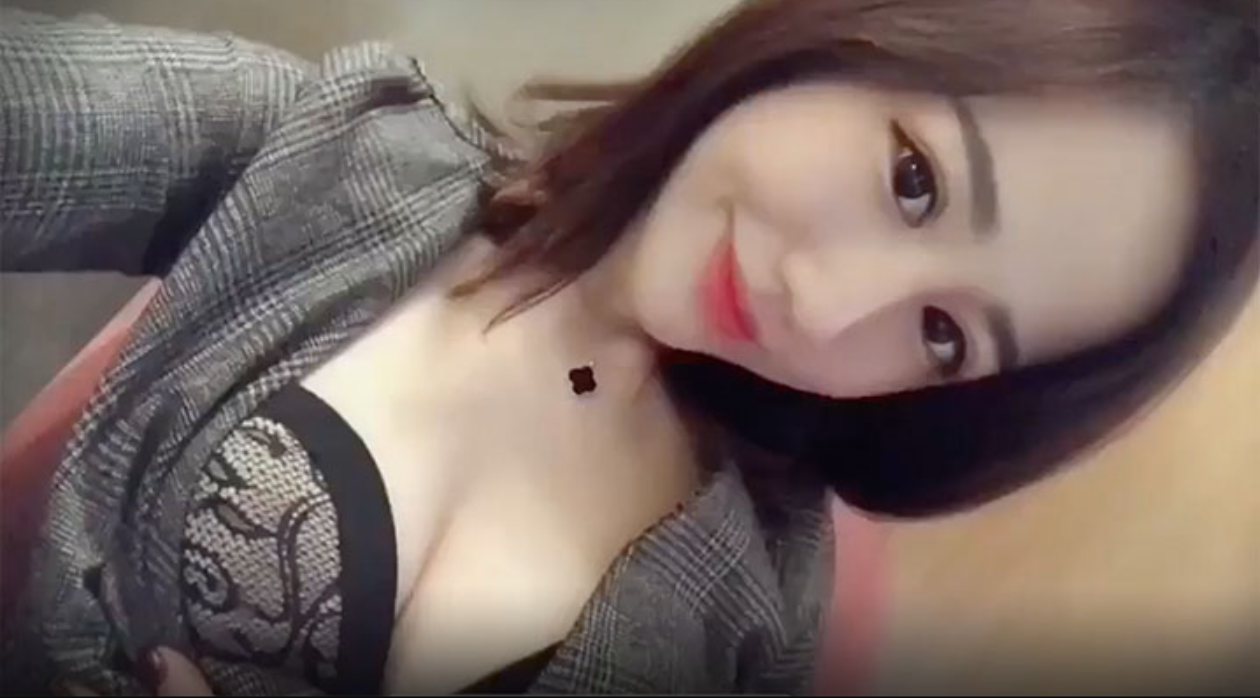 【极品淫妻】最新推特大神卡神S极品人妻群P调教换妻私拍流出操翻黑丝美乳让你臣服胯下