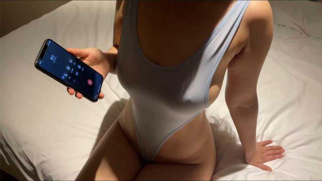 偷情时接老公电话！边和老公说话边被操！真刺激！