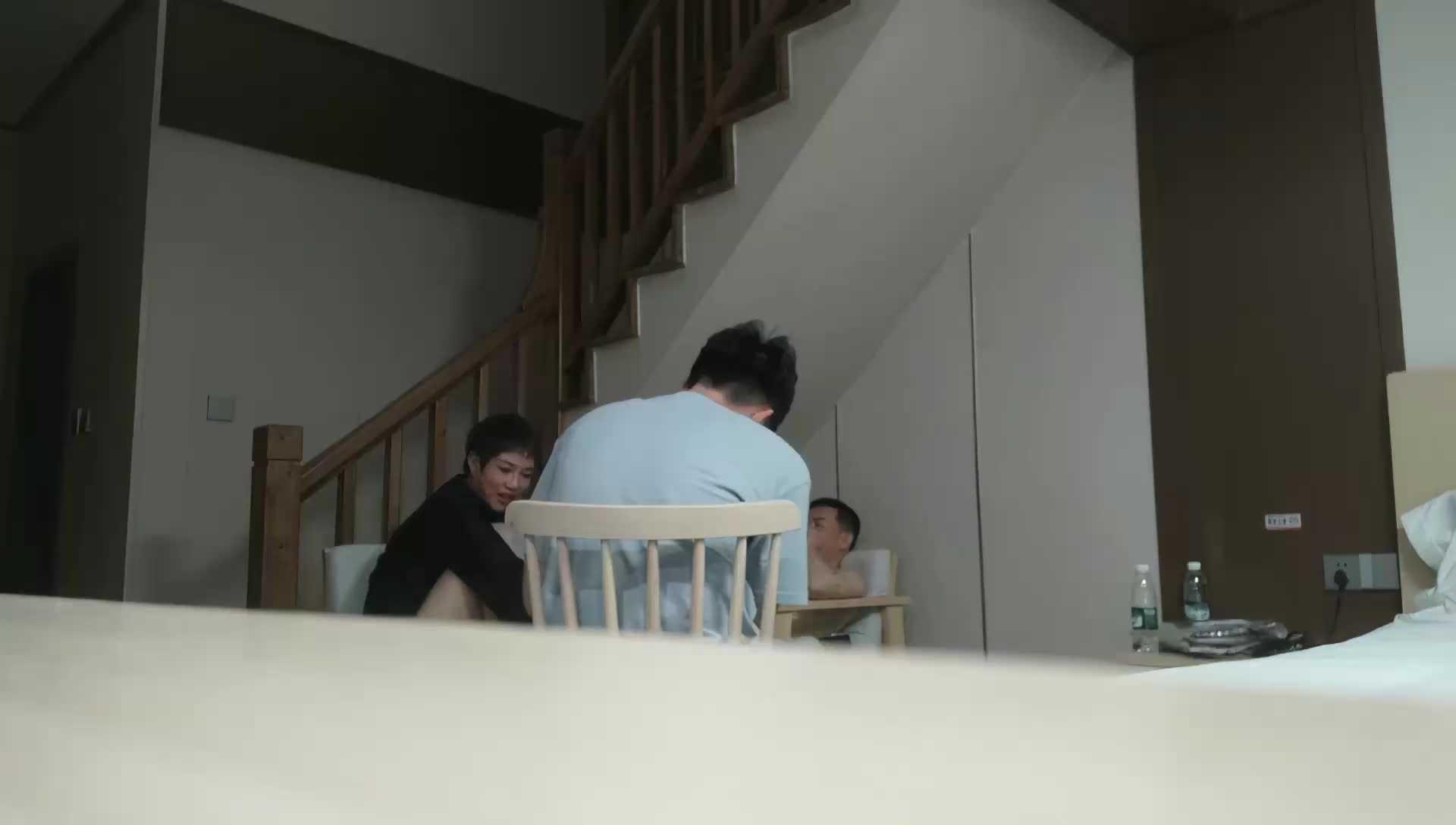 约单男前后暴插骚娘们