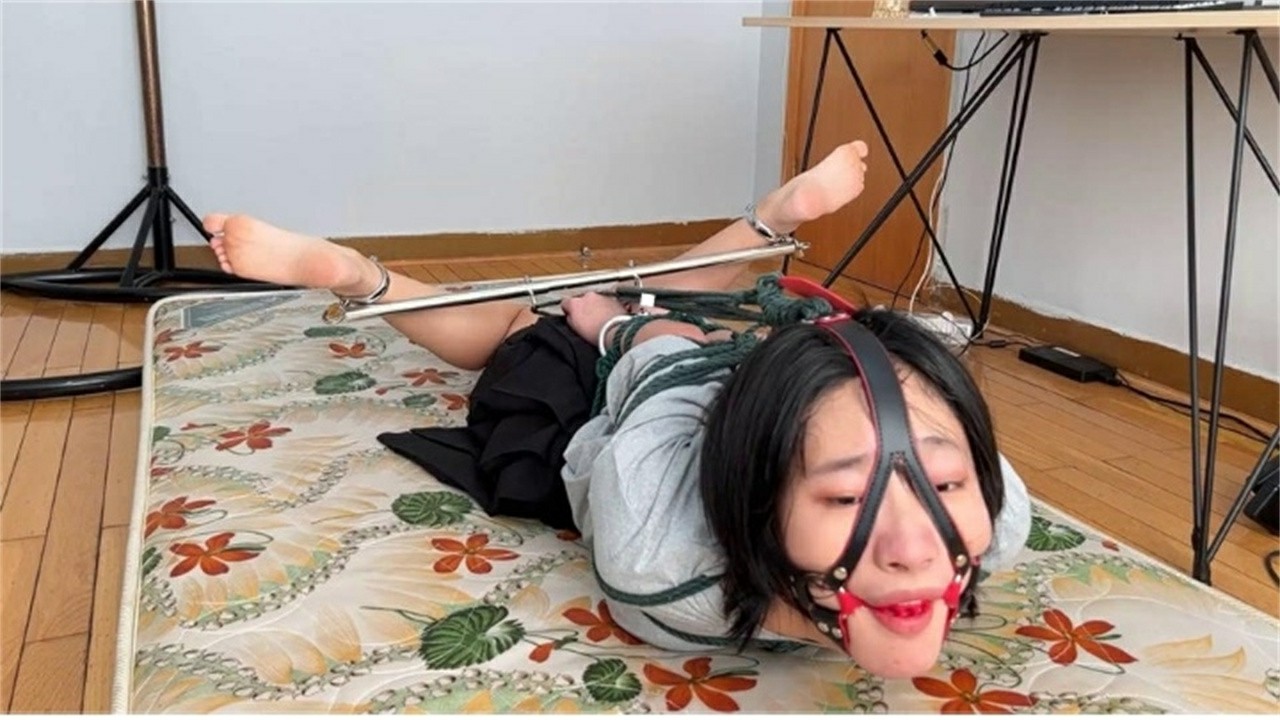 捆绑调教虐待极品母狗学生妹