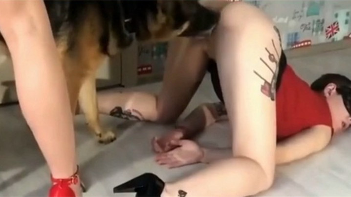 姐姐教唆狗狗操自己的妹妹-变态