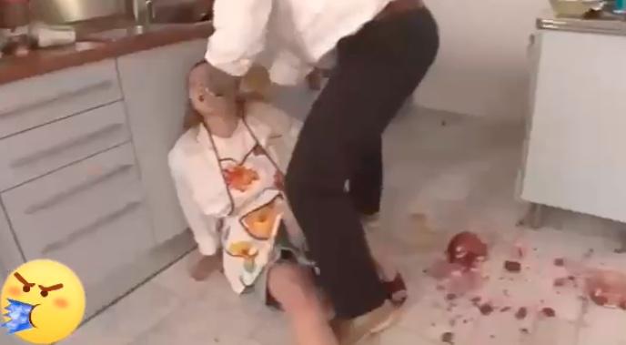 厨房里面的肮脏性爱