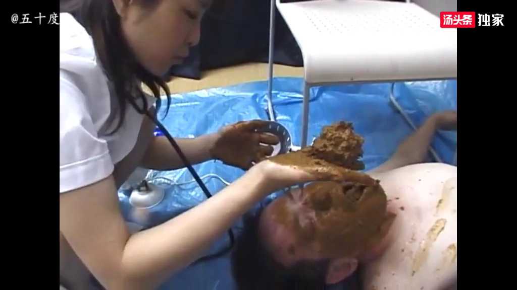 《粪便精选》医院女护士拉大便给病人吃②-变态