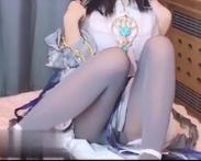 萝莉cosplay玩炮机在妹子小穴里搅拌爽得妹子直叫3