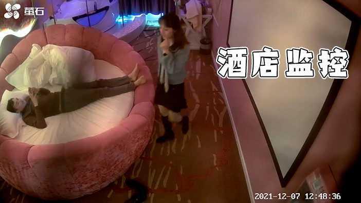酒店监控-公司茶水妹偷情事业成功变态男！被暴力肛交 灌酒 操哭了！ 3