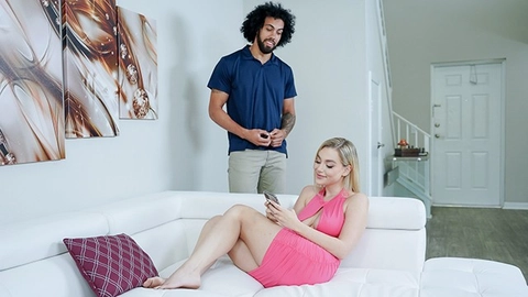 推荐大奶金发宝贝随时被她最好的朋友男友免费使用性