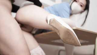 Coriander 菜菜  欲望人妻的性处理方式，與丈夫的下屬家中做愛内射 Seduced My Husband’s Employee to Fuck me Everywhere at Home