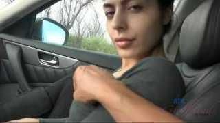 奥黛丽·罗亚尔（Audrey Royal）在车里被性交和中出