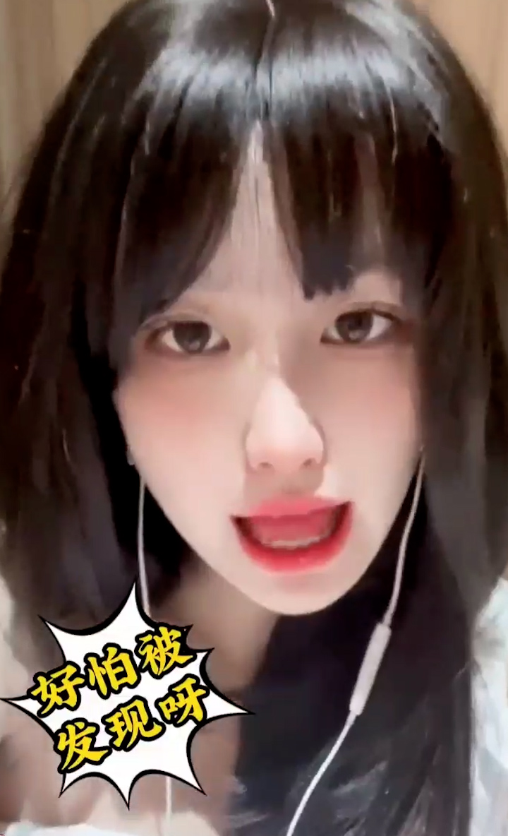 洛丽塔学妹在商场厕所自慰-原创