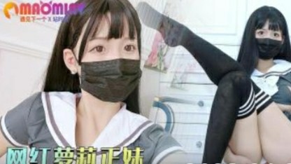 萝莉正妹白虎B楼梯跳蛋假屌紫薇高潮