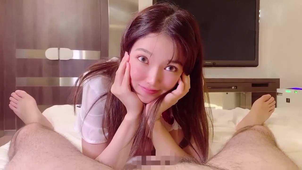 接受了生性爱，我感到很兴奋，我同时射在了里面！