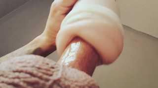 很多肮脏的谈话，直到大声的家伙射精