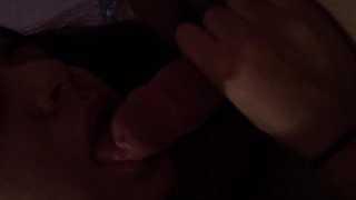 性感的熟女给我一个美味的热口交直到我射精