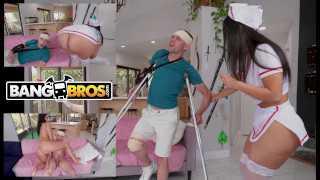 BANGBROS - 约翰尼·洛夫劫持了他生病的父亲曲线优美的拉丁护士维奥莱特·迈尔斯