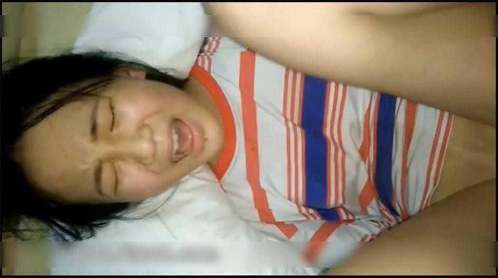 好不容易搞到手的学生妹破处 都操哭了 把妹子疼坏了