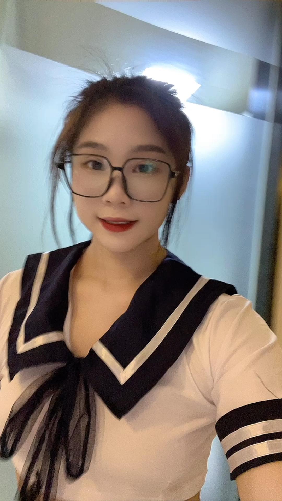 反差大学生自慰勾引