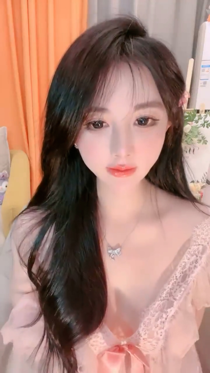 极品尤物网红女神！爆乳美腿肥穴！大尺度道具自慰，瑜伽垫上假屌骑坐，黑丝高跟大长腿