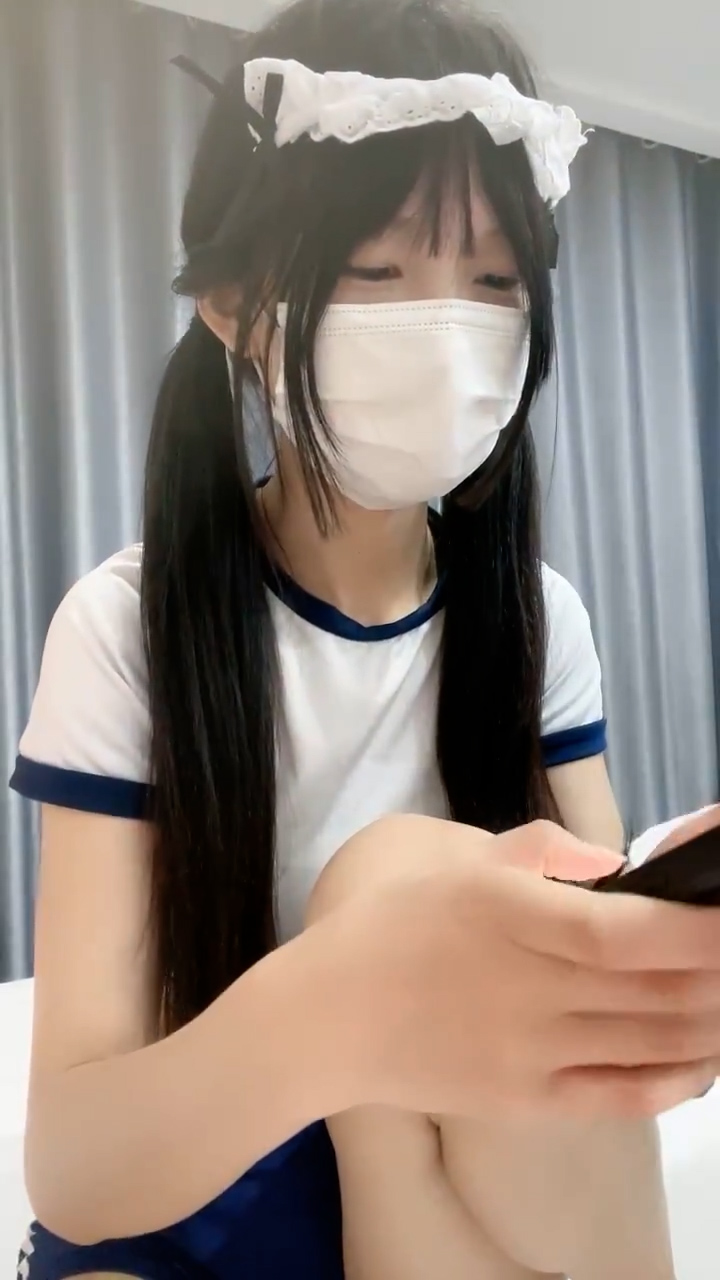 双马尾少女敏妹妹！和两小哥轮流操逼！第一视角插紧致小穴，骑乘位打桩机，蜜桃美臀后入