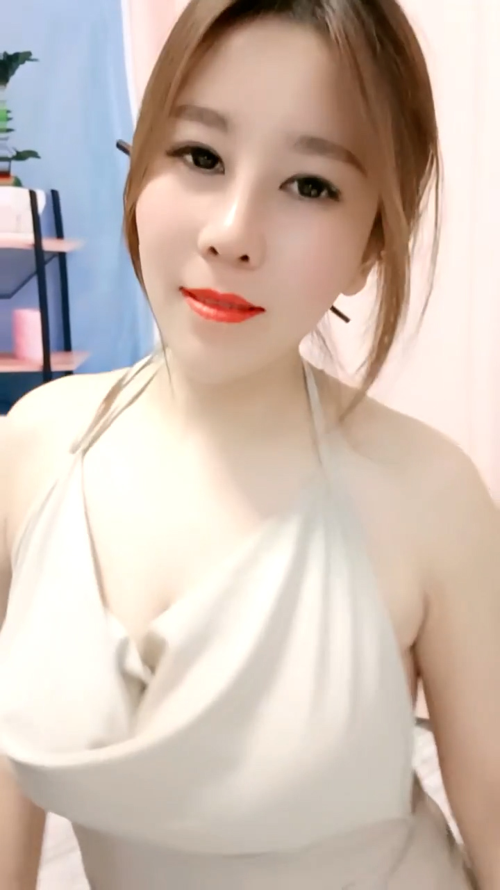 风骚御姐姐妹花！双女激情诱惑！肥唇骚穴猛扣，跳蛋塞入娇喘，淫语骚话不断，爽的喷尿流一地