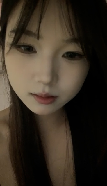 新人下海颜值嫩妹妹！细腰贫乳宿舍诱惑！穿上吊带黑丝袜，掰开紧致小穴，翘起美臀很是性感