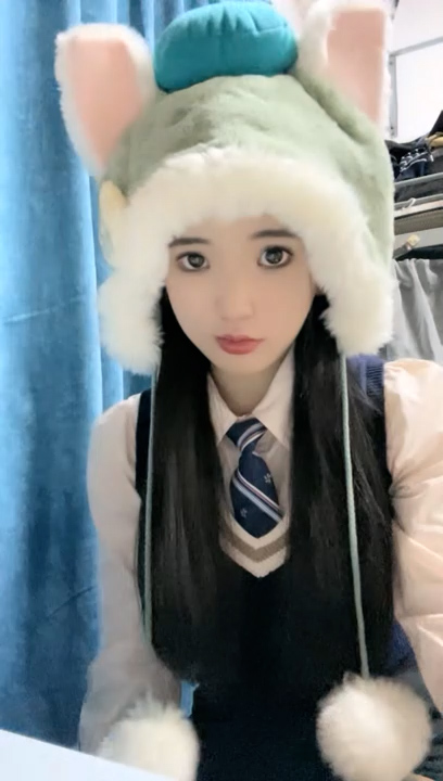 清纯系大二妹妹！9分颜值超甜美！难得一线天馒头B，白嫩巨乳揉捏，怼在镜头前揉穴，妹妹好想被人操