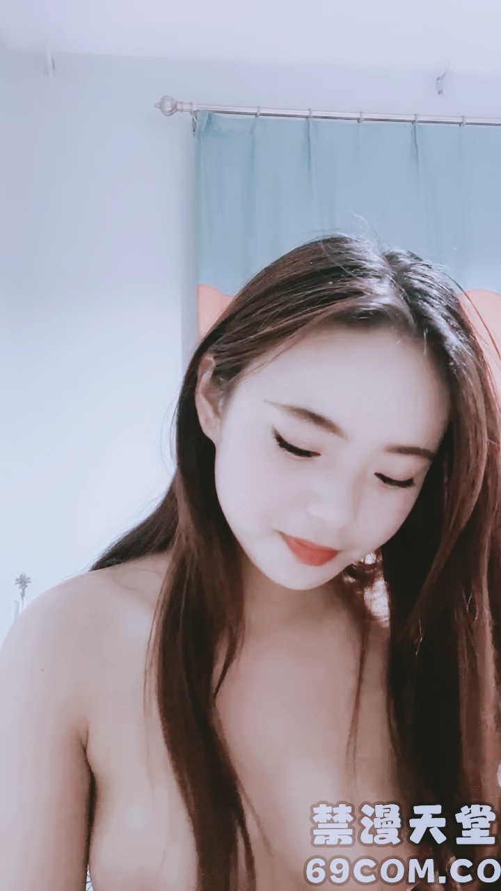 【禁漫直播】两个00后美少女！活力十足一起跳舞！脱光光扭腰摆臀,翘起屁股特写,多毛骚穴挺肥,极度诱惑