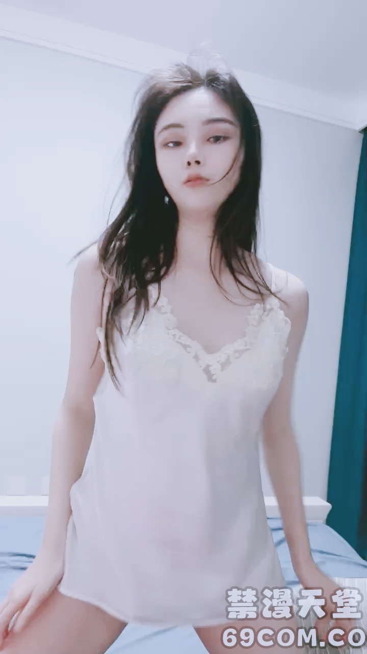 【禁漫直播】模特身材热舞御姐妹子,卫生间站着尿尿,特写粉蝴蝶被卷着玩耍性爱小游戏