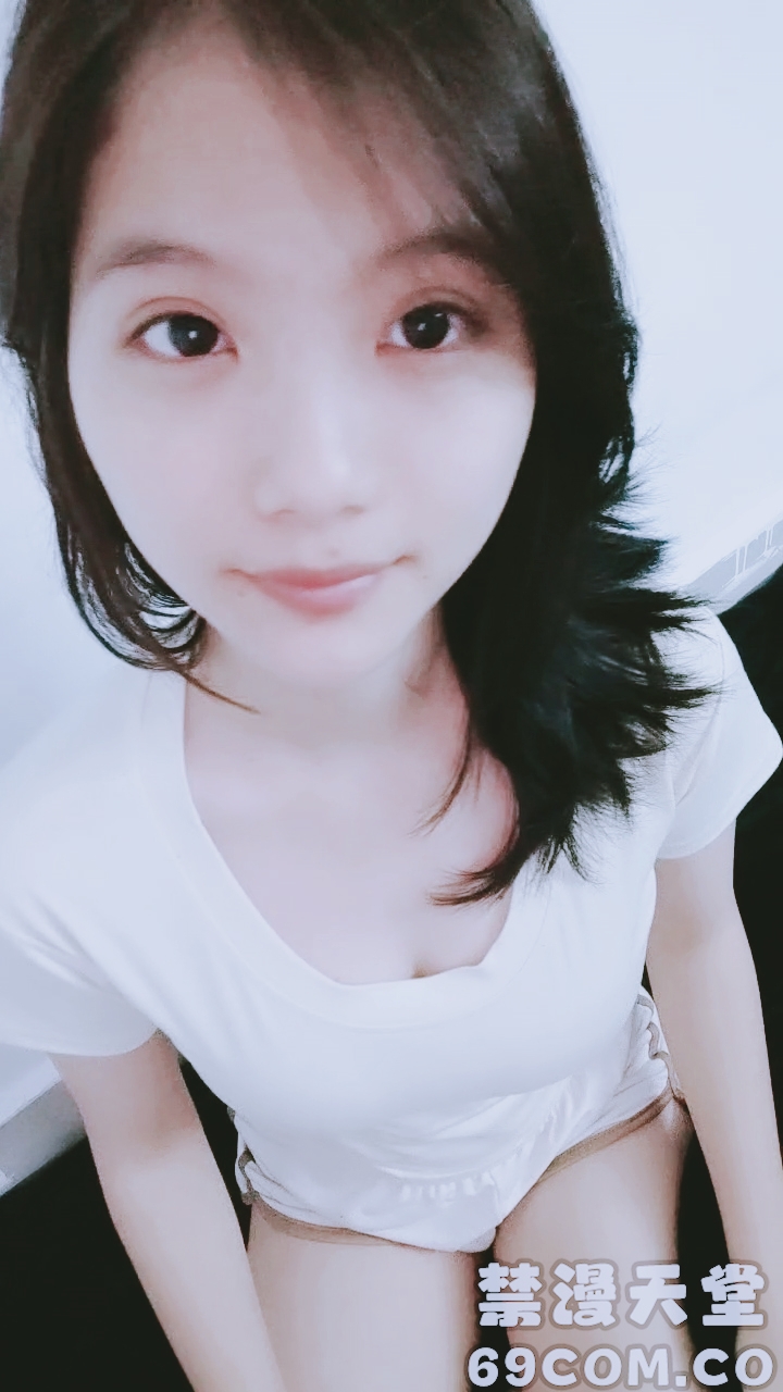 【禁漫直播】清纯素颜小妹露脸想让狼友们的礼物,听指挥脱光了展示,性感的奶子好诱人,掰开逼逼给狼友看,自慰呻吟刺激