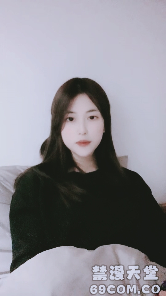 【禁漫直播】气质甜美女神小姐姐！掏出白嫩奶子看看！黑丝美腿蜜桃臀,翘起屁股拍打,揉搓骚穴极度诱惑