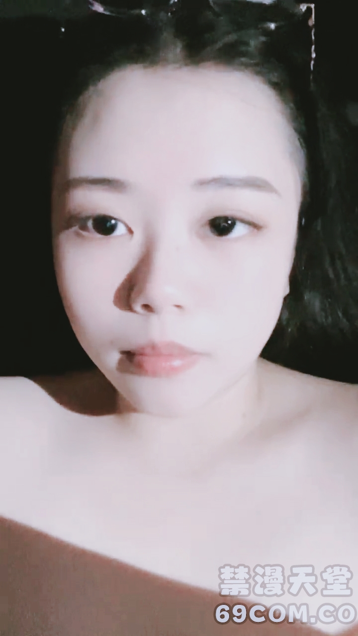 【禁漫直播】开着宝马王的小情侣,肉肉的女友带个眼镜卖力深喉户外车震无套啪啪疯狂舔逼