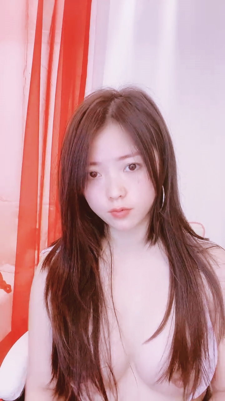 【禁漫直播】丰乳肥臀美御姐！大尺度暴力自慰！肛塞振动棒假屌轮番上,多毛骚逼搞得多是水,拉珠塞菊花太骚了