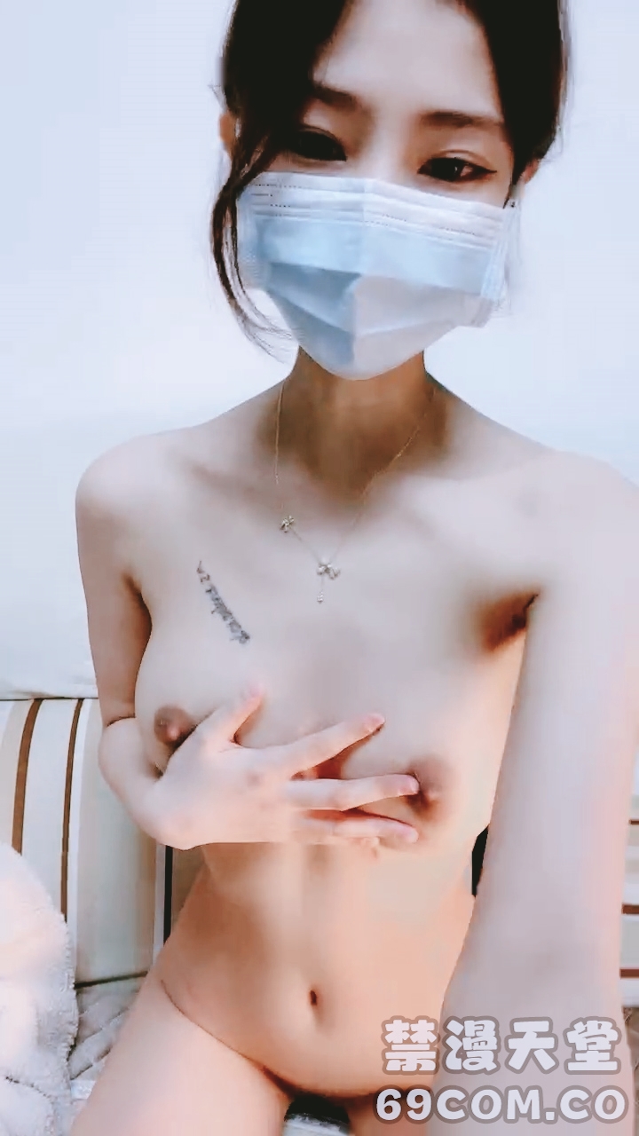 【禁漫直播】近期下海甜美小姐姐！开档黑丝袜被闺蜜摸穴！舌吻舔逼貌似是女同,翘起美臀摇摆,极度诱惑