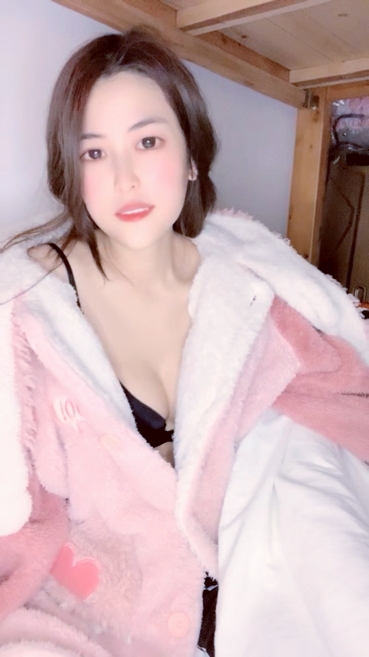 【禁漫直播】白皙韵味轻熟女露脸卖力深喉骚的不行,女上位清晰深入,掰腿侧入