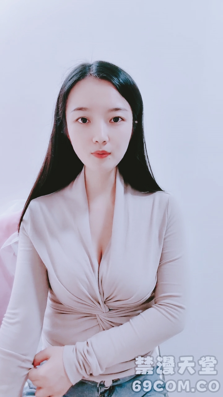 【禁漫直播】气质性感又风骚的极品小少妇全程露脸陪狼友嗨,情趣装诱惑洗澡直播,揉奶玩逼听指挥,笑起来很可爱不要错过