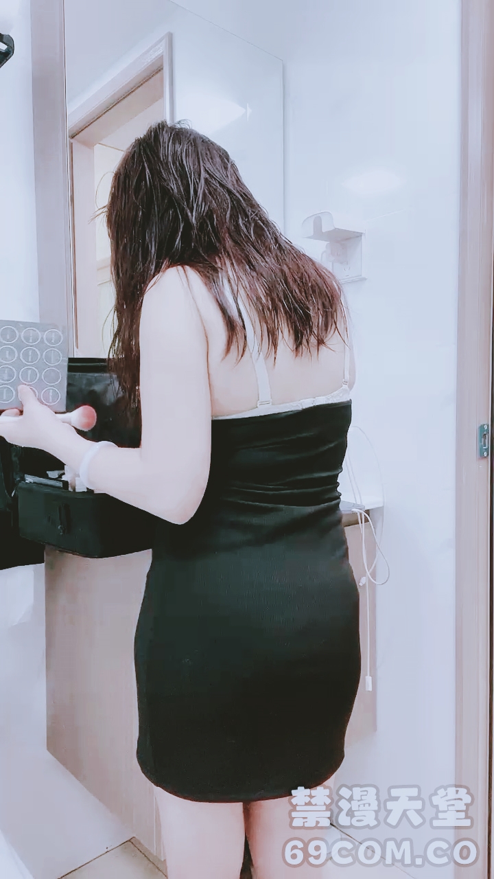 【禁漫直播】紧身裤风骚御姐！一线天肥穴！脱下内裤开档黑丝,假屌爆菊双洞齐开,骑脸插嘴各种姿势爆操