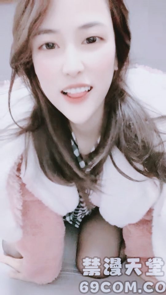 【禁漫直播】甜美气质颜值女神！解开衣服浑圆美乳！开档黑丝袜掰穴骚穴,跳蛋震动手指扣入,爽的流出白浆