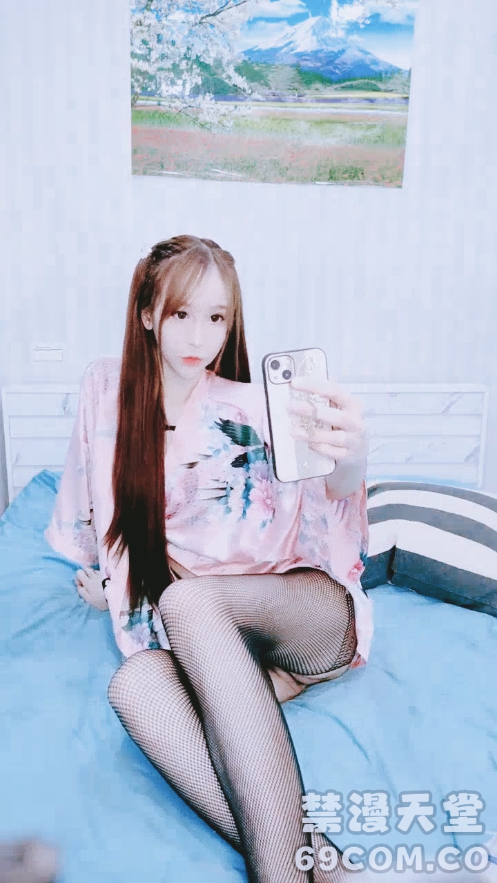 【禁漫直播】身高竟高达180CM的超高电杆型妹子,很清纯很瘦胸大,小哥比她矮个头,站着操她还够不着