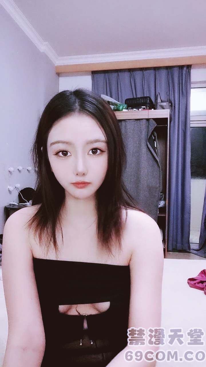 【禁漫直播】黑丝露脸床上的极品尤物,高颜值丝袜高跟跟小哥啪啪性爱直播,口交大鸡巴舔逼呻吟,无套抽插撸射到脸上吞精