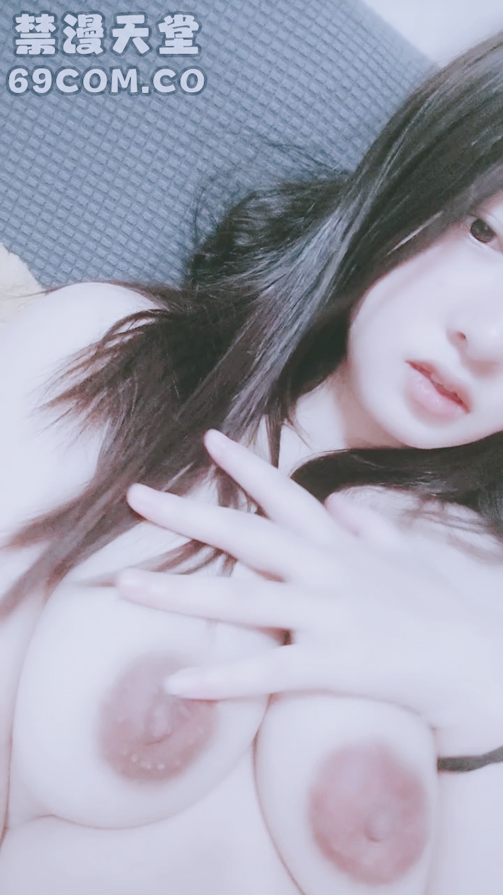 【禁漫直播】甜美乖巧邻家妹妹！一脸呆萌自慰秀！掰开骚穴流出白浆,道具假屌猛捅,爽的娇喘呻吟不断