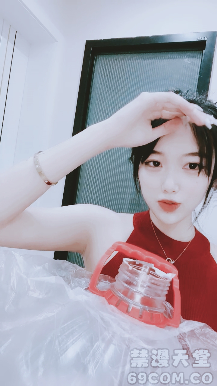 【禁漫直播】网红女神才艺女主播露脸跟狼友嗨,互动撩骚淫声荡语不断燃情大秀,火辣艳舞诱惑,奶子乱颤粉嫩的骚穴自慰