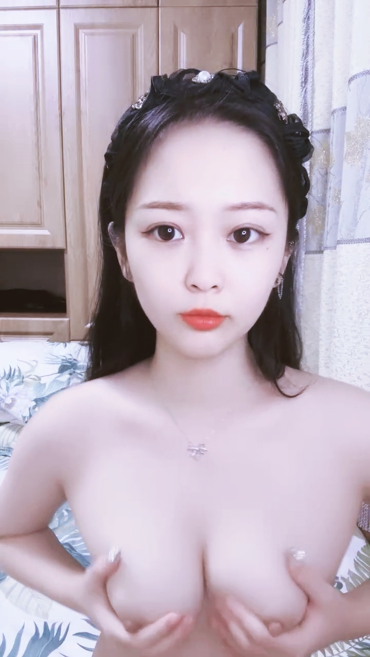 【禁漫直播】端庄小迷妹赚新年前的最后一波·,全裸露脸自慰,掰开干净粉穴漂亮的蝴蝶粉逼