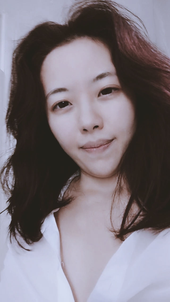 【禁漫直播】钢管舞女神小飘飘露脸享受鲜肉小哥的蹂躏抽插,舌吻满眼含情的看着小哥舔逼,撅着屁股让小哥抠弄骚穴呻吟